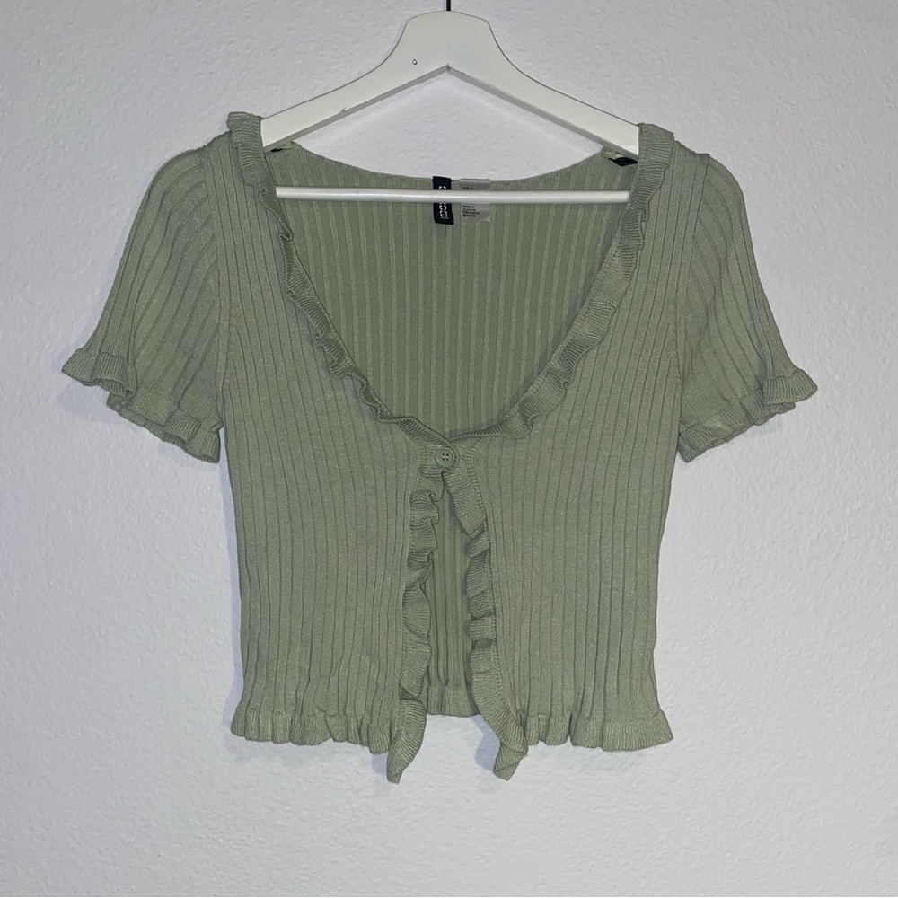 Cropped muted green short-sleeve cardigan top with single button